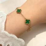 Narukvica srednja djetelina - zelena. Nehrđjući čelik s pozlatom