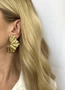 Krila naušnice od nehrđajućeg čelika s pozlatom – statement dizajn inspiriran krilima koji unosi dinamiku i eleganciju u svaki outfit.